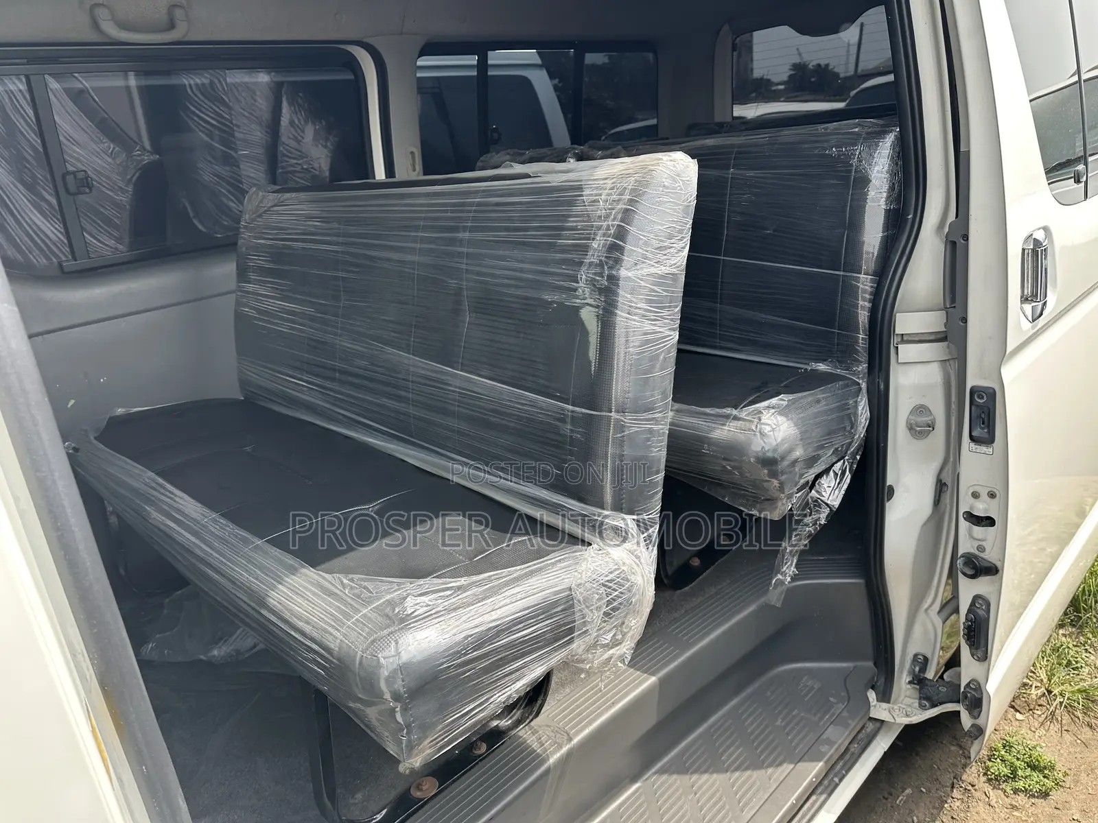 Toyota HiAce 2011 White