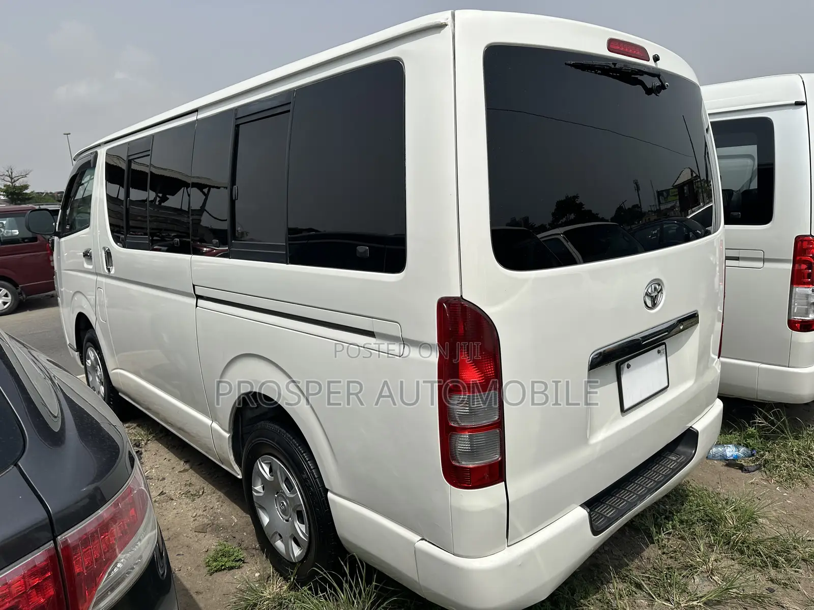Toyota HiAce 2011 White