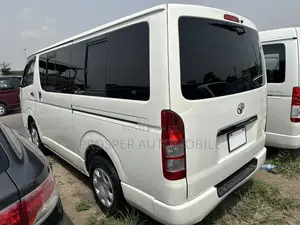 Toyota HiAce 2011 White