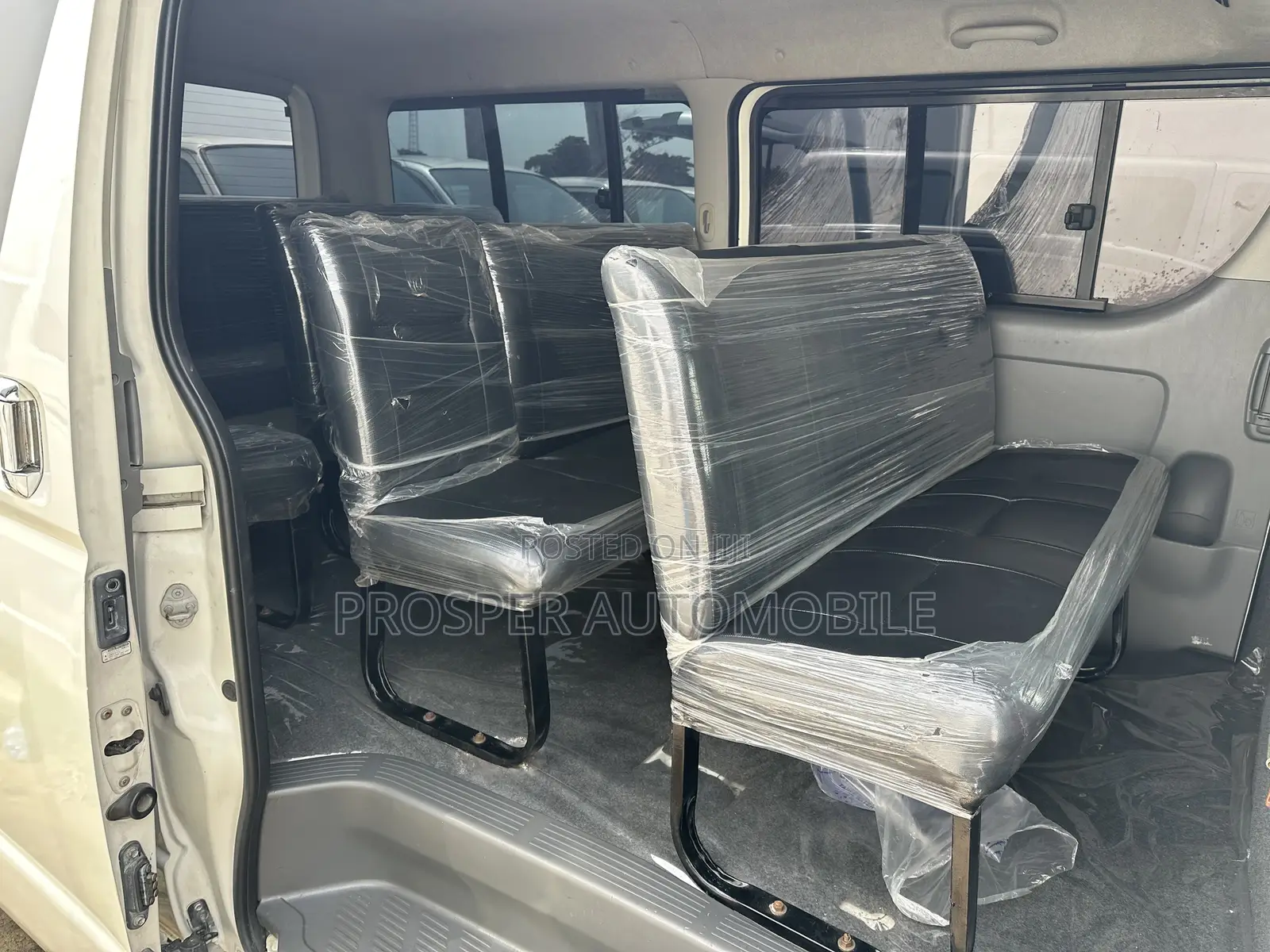 Toyota HiAce 2011 White