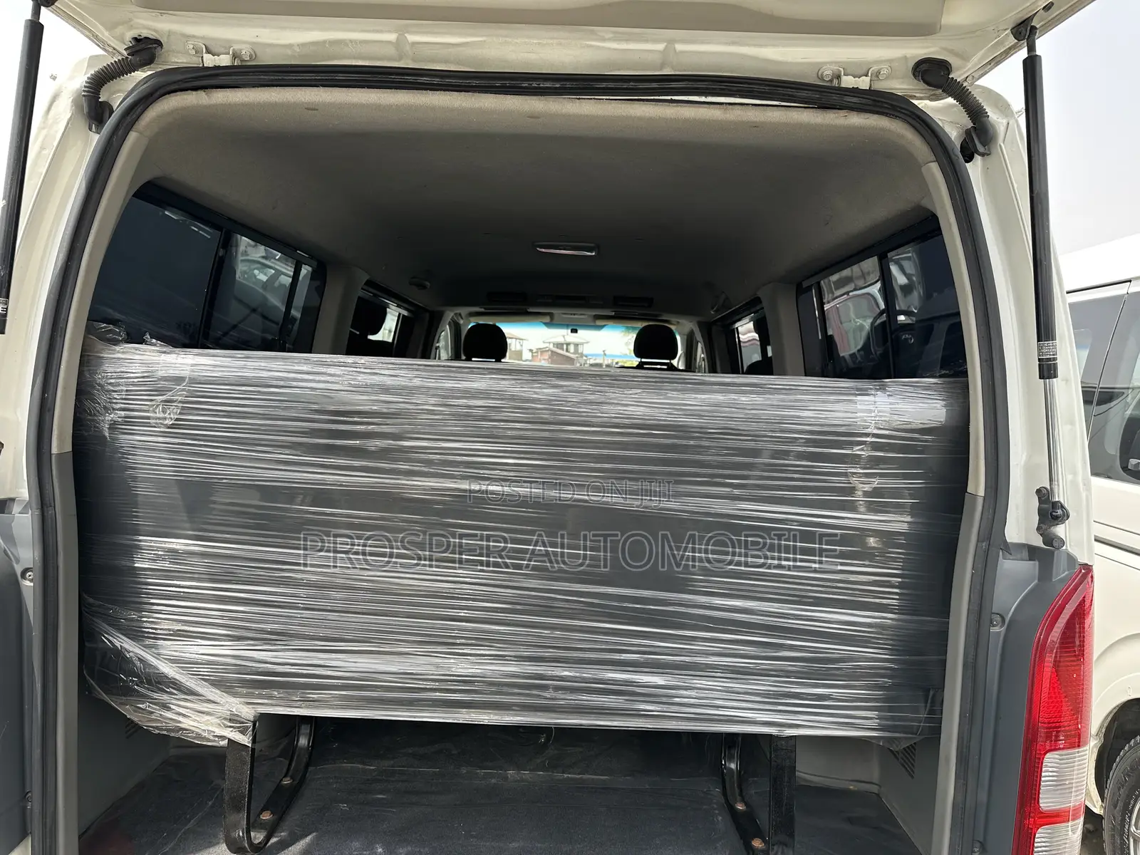 Toyota HiAce 2011 White