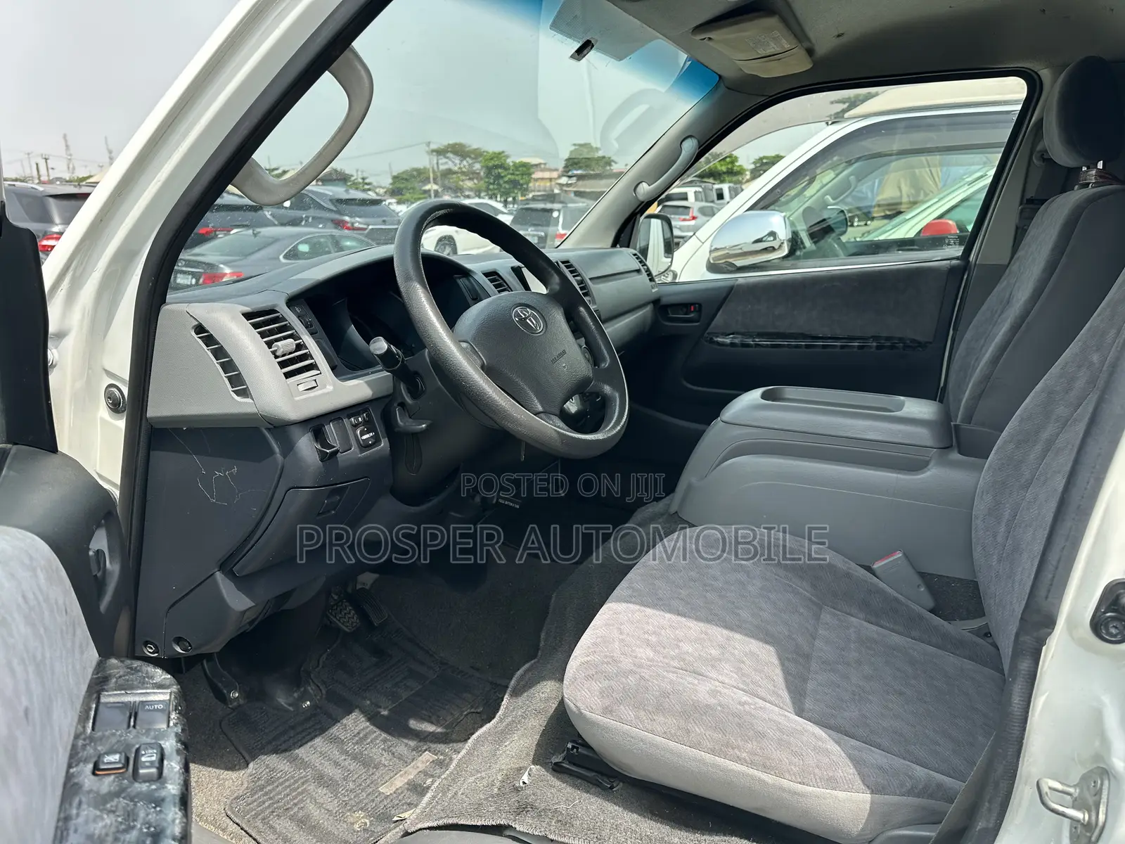 Toyota HiAce 2011 White