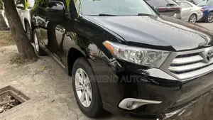 Toyota Highlander SE 2012 Black