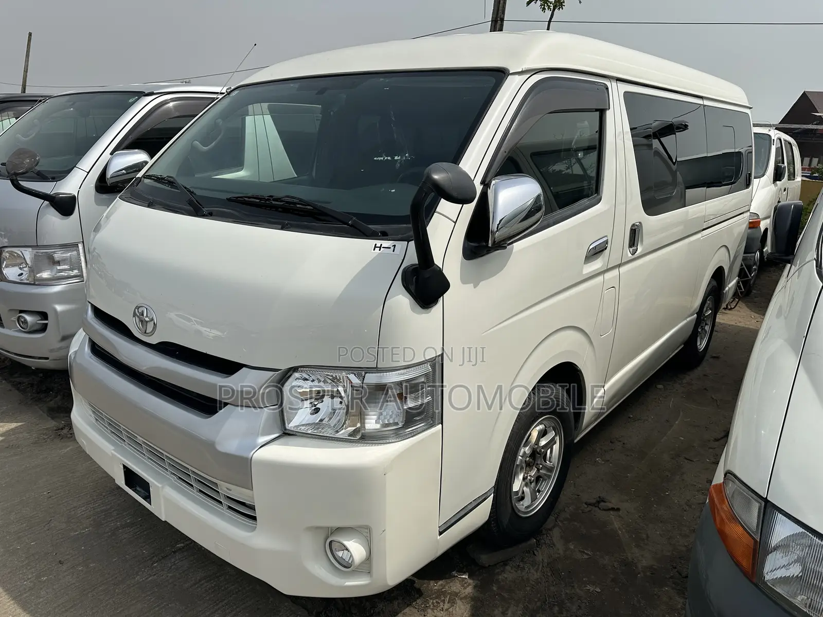Toyota HiAce 2012 White