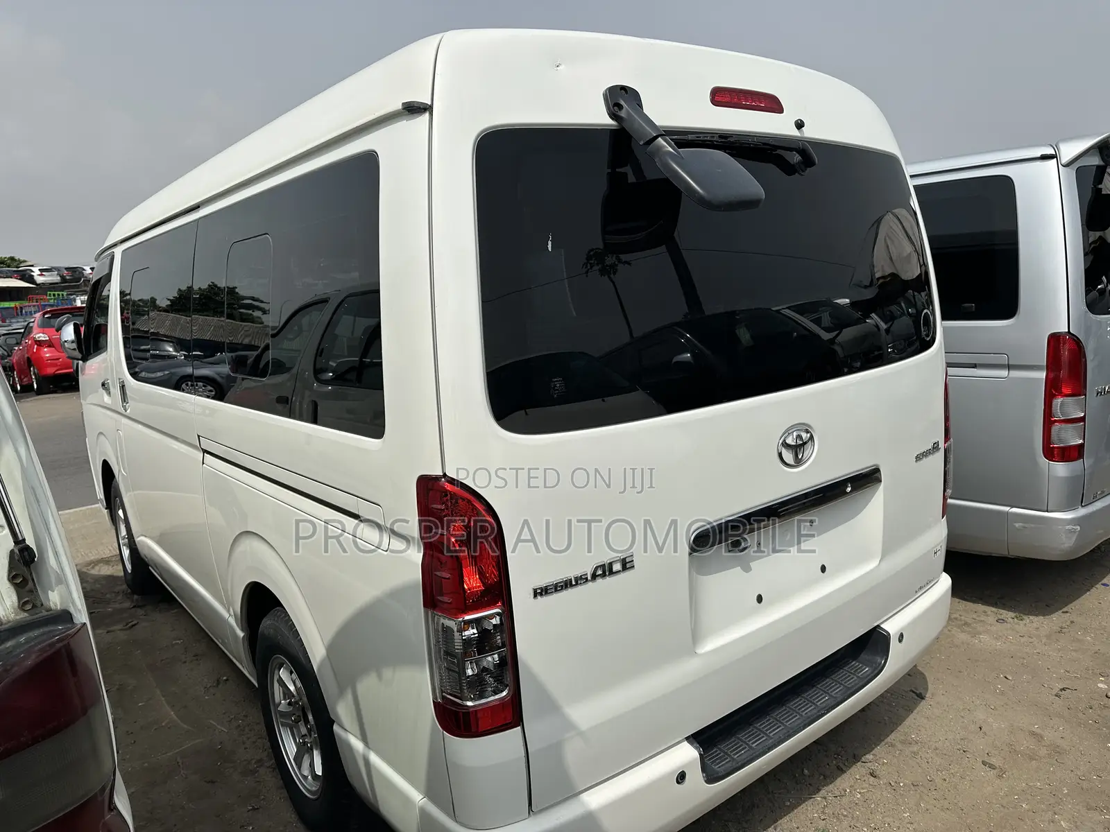Toyota HiAce 2012 White