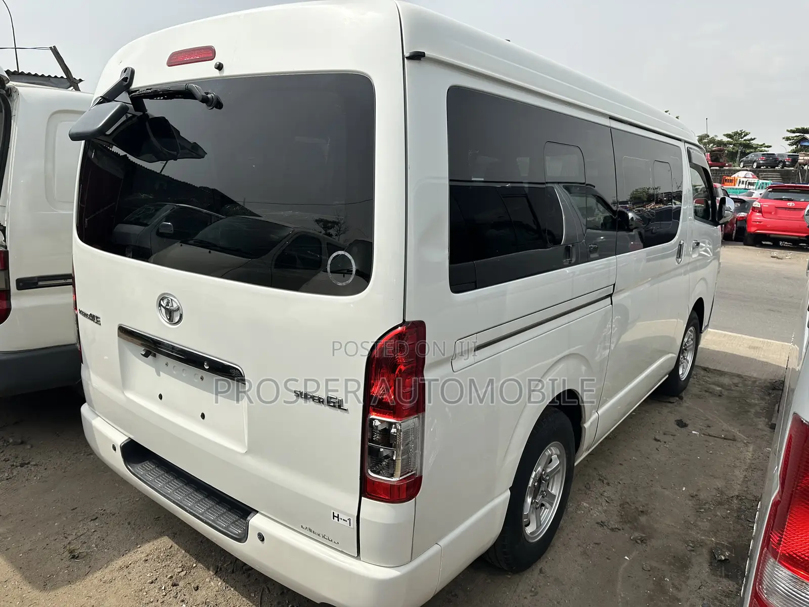 Toyota HiAce 2012 White