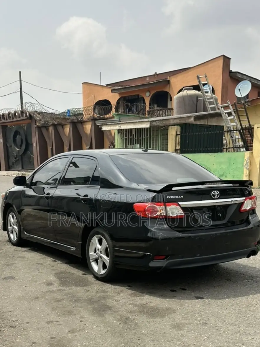 Toyota Corolla 2011 Black