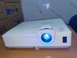 Hitachi Cp-ex402 4200 Lumens Xga Multimedia Projector
