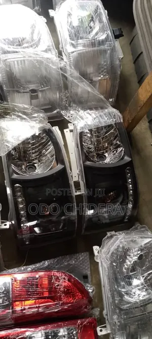 Head Lamp Hiace 2005