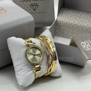 Premium Quality Daisy Fuentes Female Wristwatch, Bangle Bracelet Set