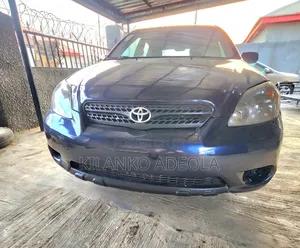 Toyota Matrix Hatchback FWD (1.8L 4cyl 5M) 2006 Blue