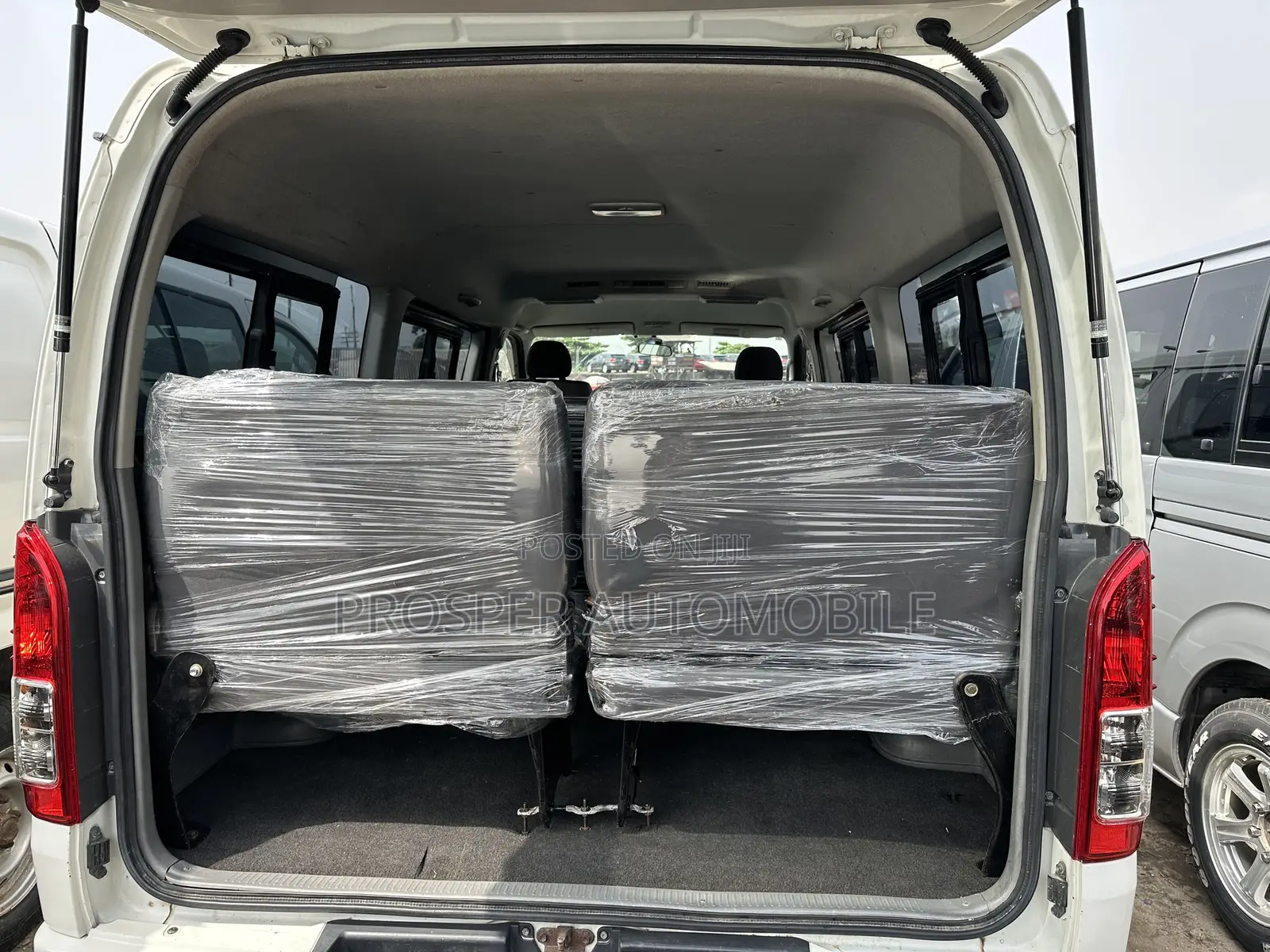 Toyota HiAce 2012 White