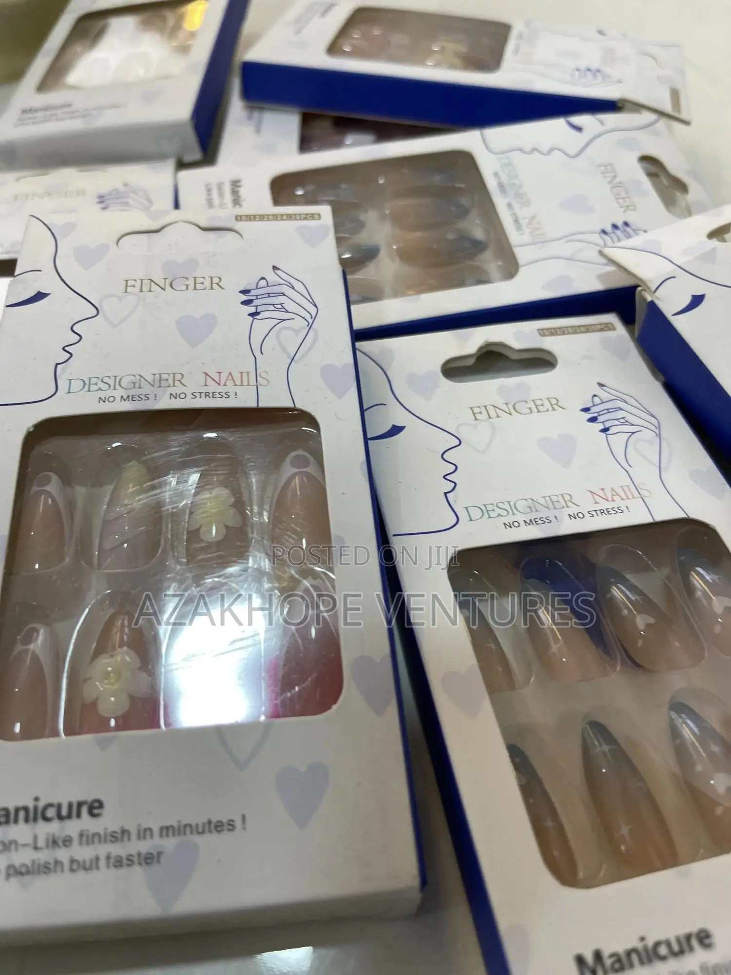 Finger Designer Nails / Press-on Manicure.