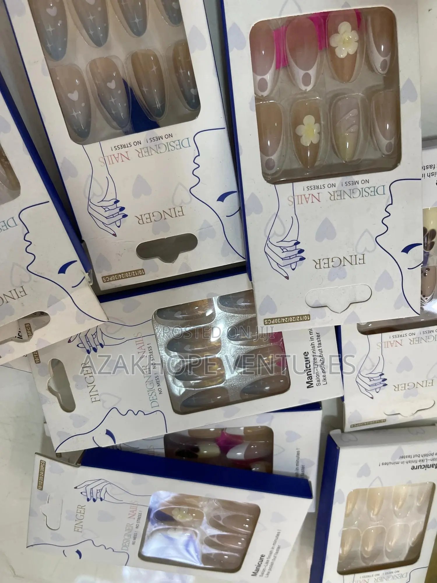 Finger Designer Nails / Press-on Manicure.