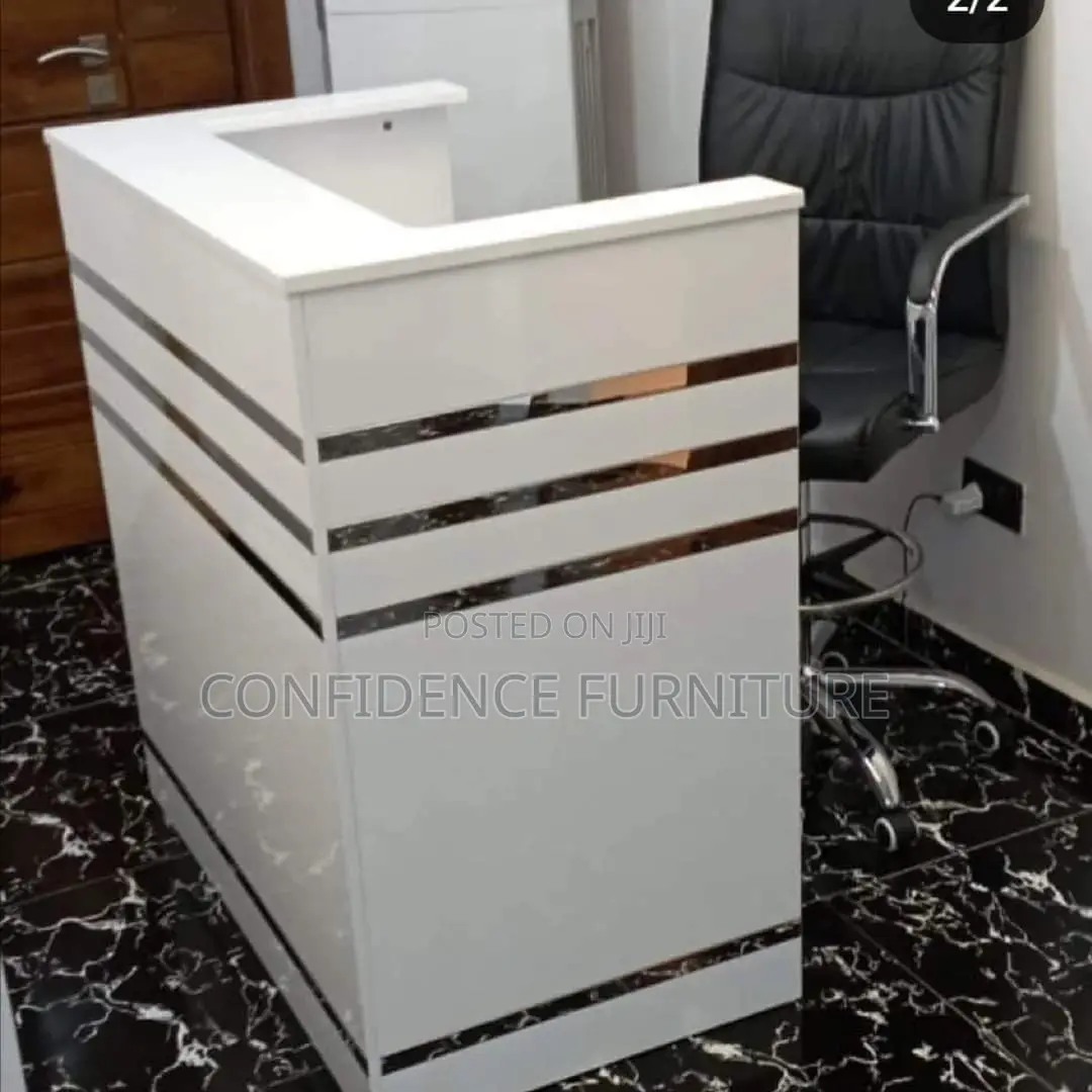 Simple and Portable Receptionist Desk (4fit)