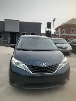 Toyota Sienna 2011 Blue