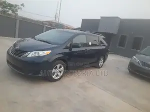 Toyota Sienna 2011 Blue