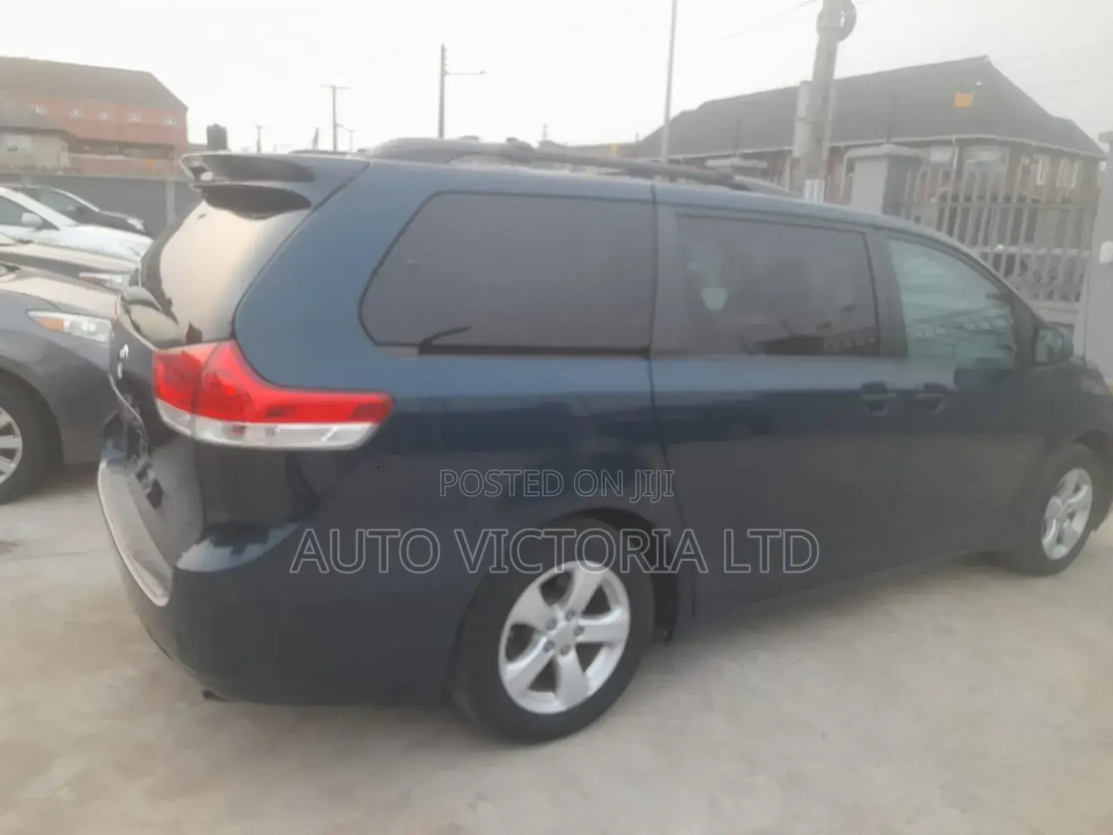 Toyota Sienna 2011 Blue
