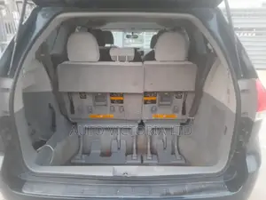 Toyota Sienna 2011 Blue