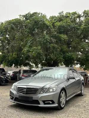 Mercedes-Benz E350 Base 4Matic Sedan AWD (3.5L 6cyl 7A) 2011 Gray