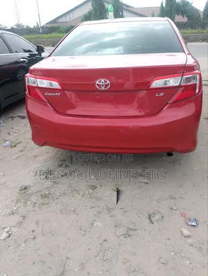Toyota Camry XLE 4dr Sedan (2.5L 4cyl 6A) 2014 Red