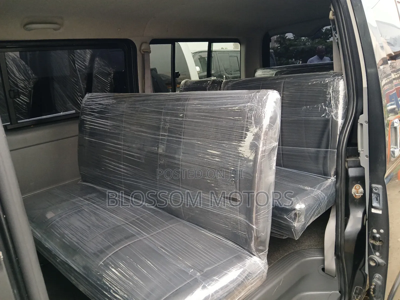 Toyota HiAce 2013 Black