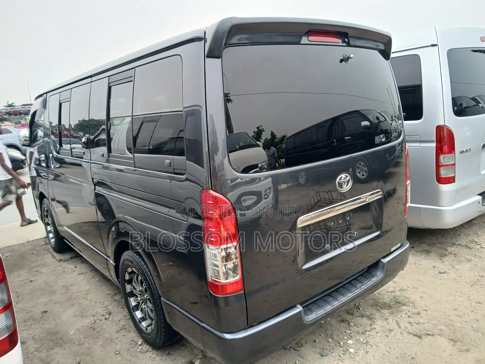 Toyota HiAce 2013 Black