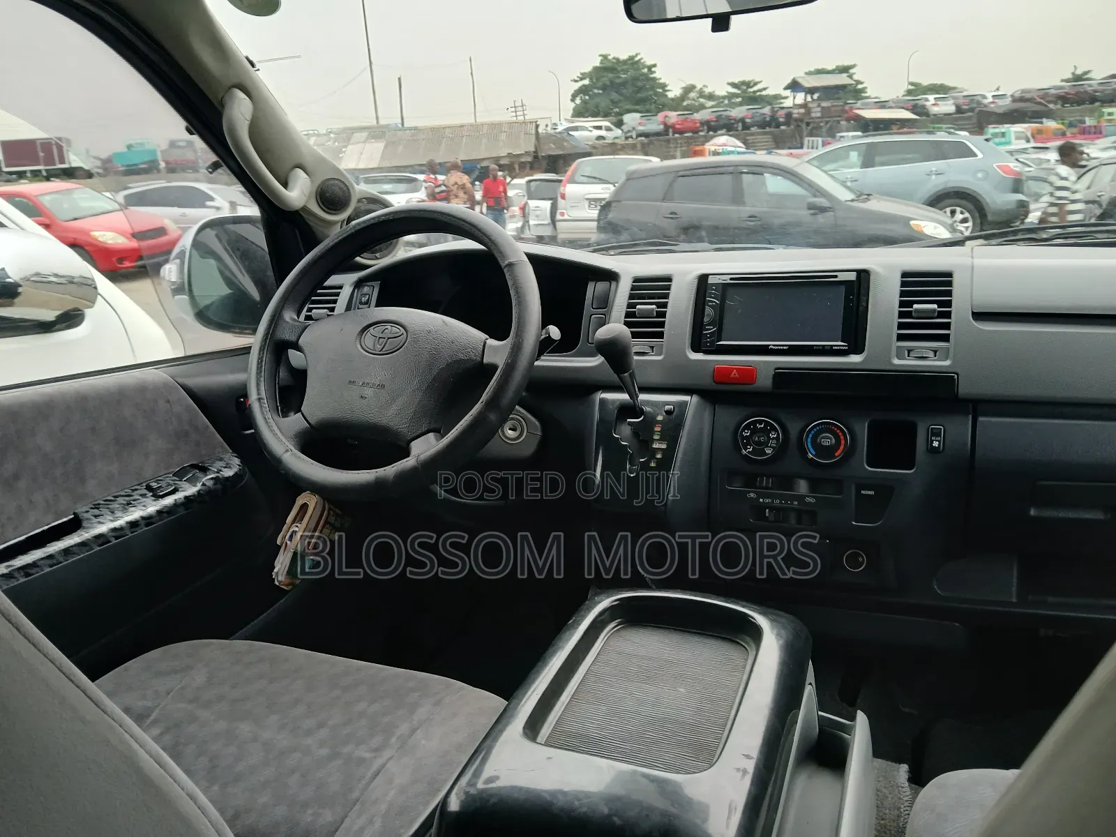 Toyota HiAce 2013 Black