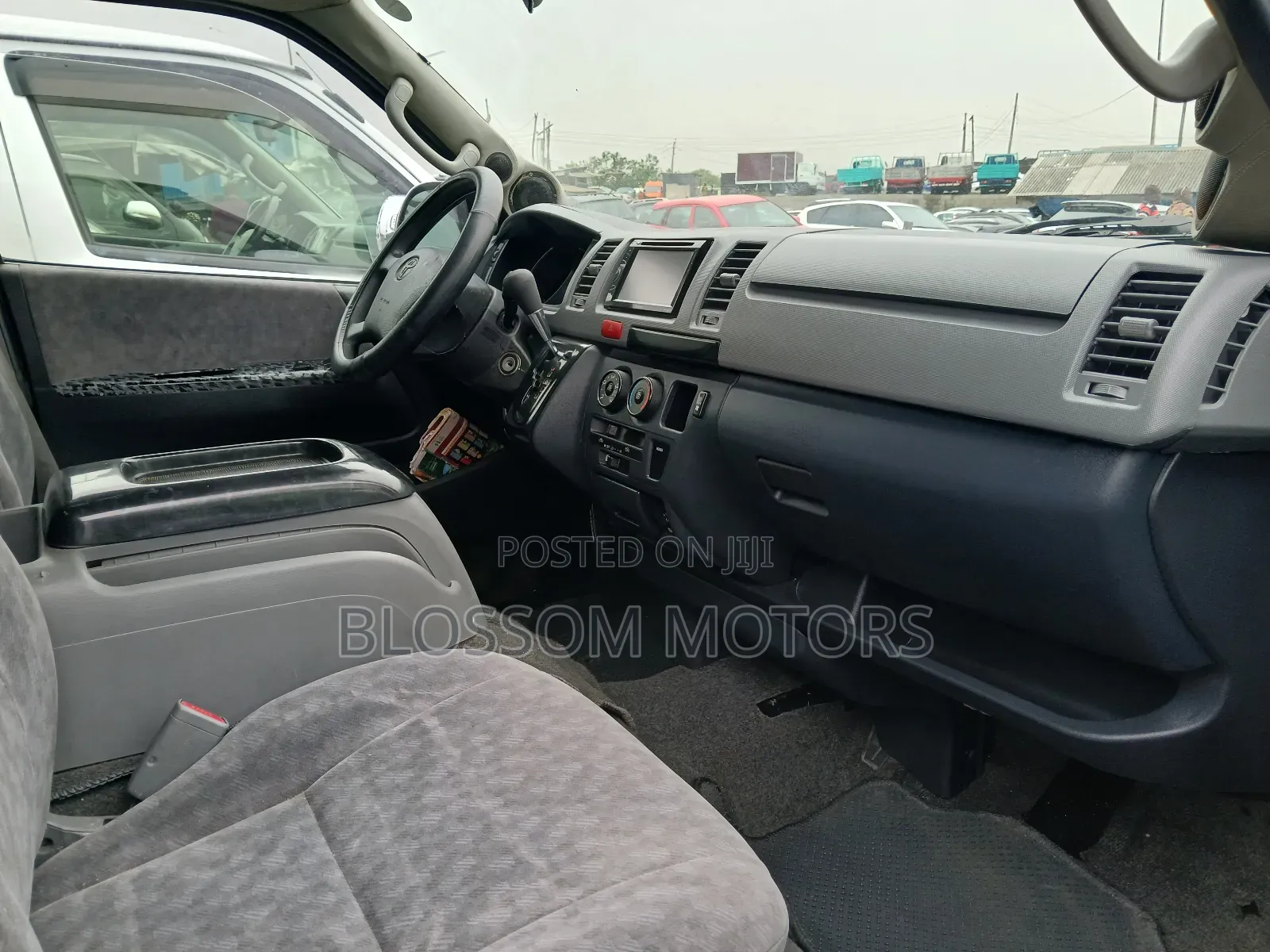 Toyota HiAce 2013 Black