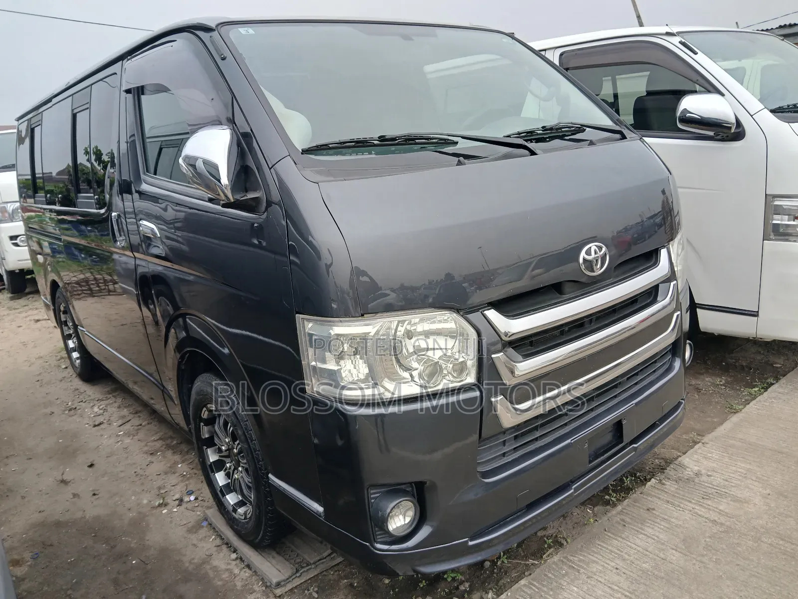 Toyota HiAce 2013 Black