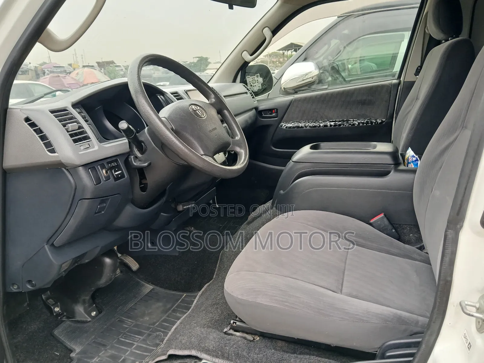 Toyota HiAce 2012 White
