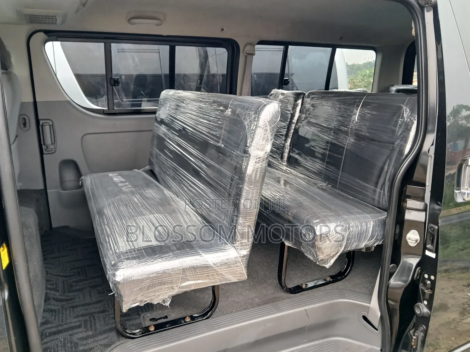 Toyota HiAce 2013 Black