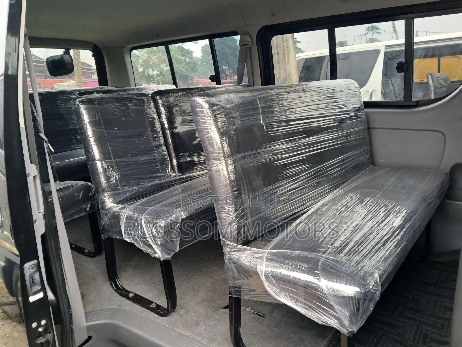 Toyota HiAce 2013 Black