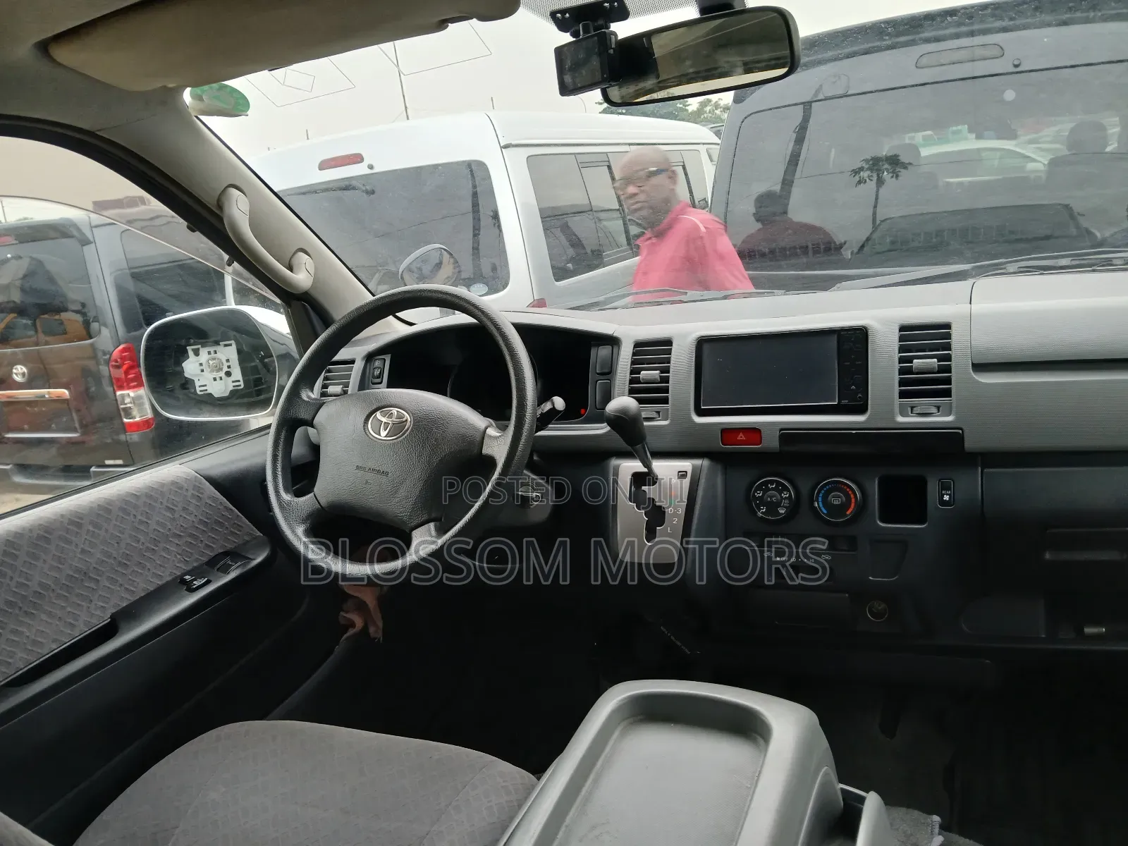 Toyota HiAce 2013 Black