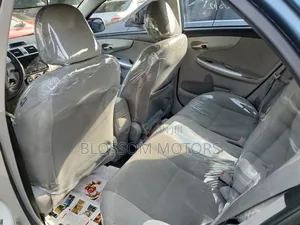 Toyota Corolla LE Special Edition 4dr Sedan (1.8L 4cyl 4A) 2013 Blue