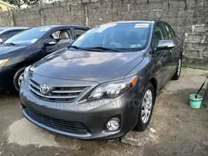 Toyota Corolla L 4dr Sedan (1.8L 4cyl 5M) 2012 Gray