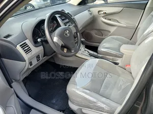 Toyota Corolla L 4dr Sedan (1.8L 4cyl 5M) 2012 Gray