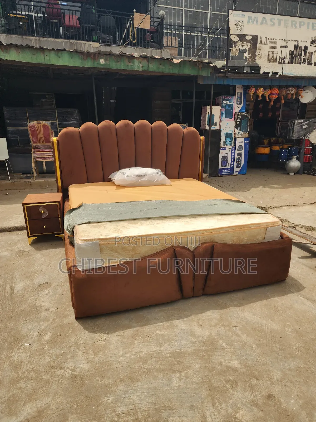 5ft Tall Luxury 6by6 Bed With A Cupboard