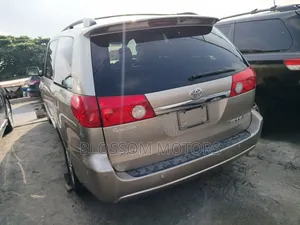 Toyota Sienna XLE Limited 2008 Gold