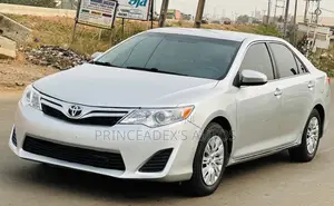 Toyota Camry LE 4dr Sedan (2.5L 4cyl 6A) 2014 Silver
