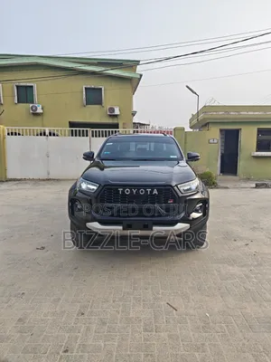Toyota Hilux 2024 Black