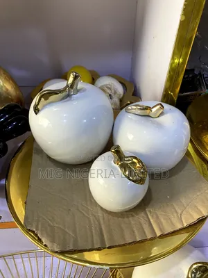 Wire Fruit Basket With Three Ball Double Padded Centre Table Decor