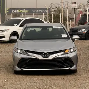 Toyota Camry 2018 Silver