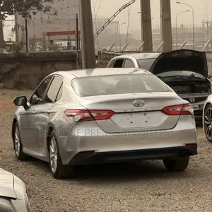 Toyota Camry 2018 Silver