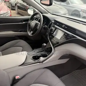 Toyota Camry 2018 Silver