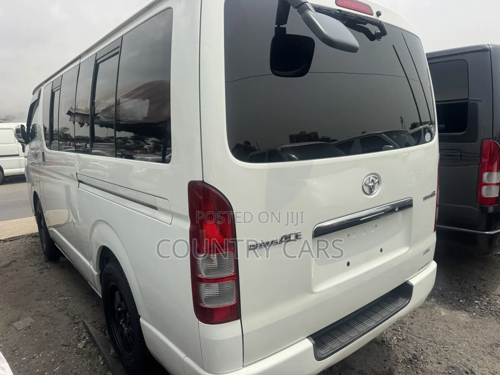 Toyota HiAce 2012 White