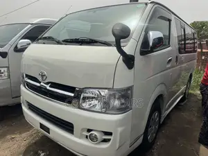 Toyota HiAce 2013 White