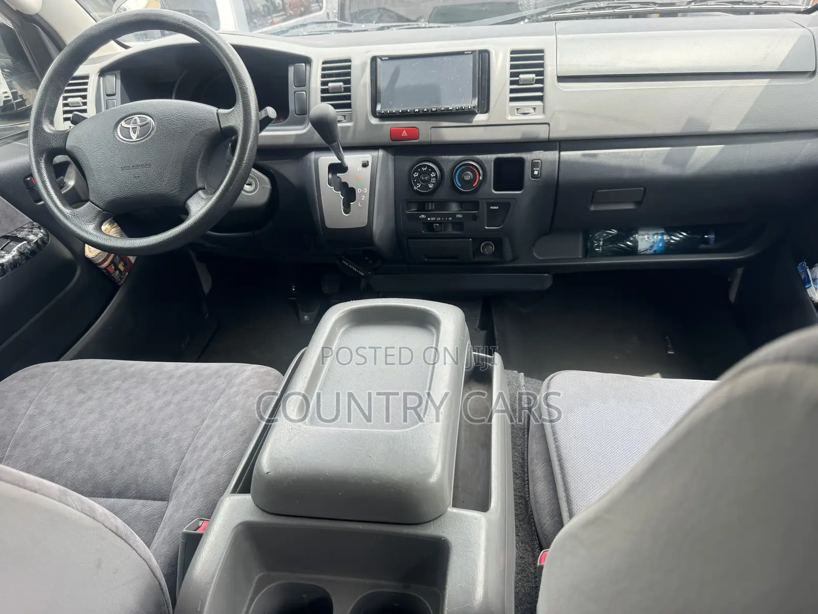 Toyota HiAce 2013 White