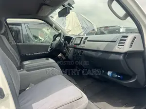 Toyota HiAce 2013 White