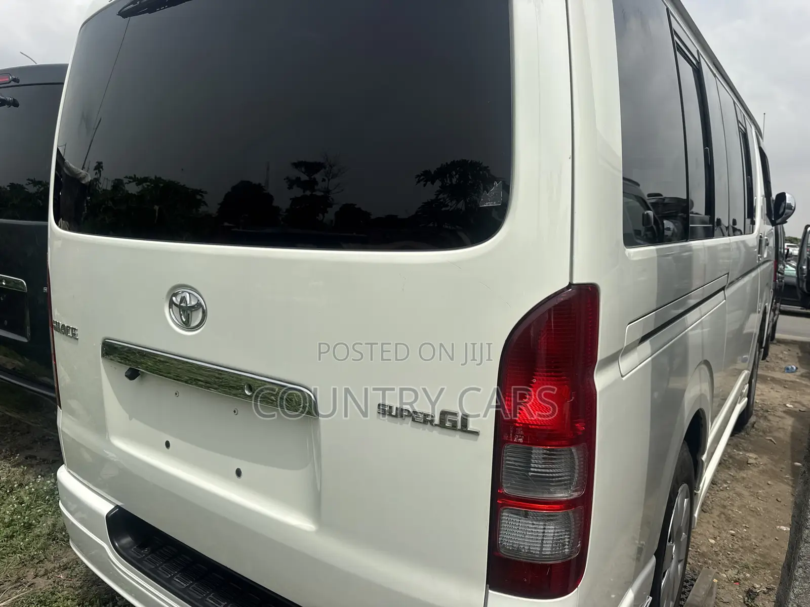 Toyota HiAce 2013 White